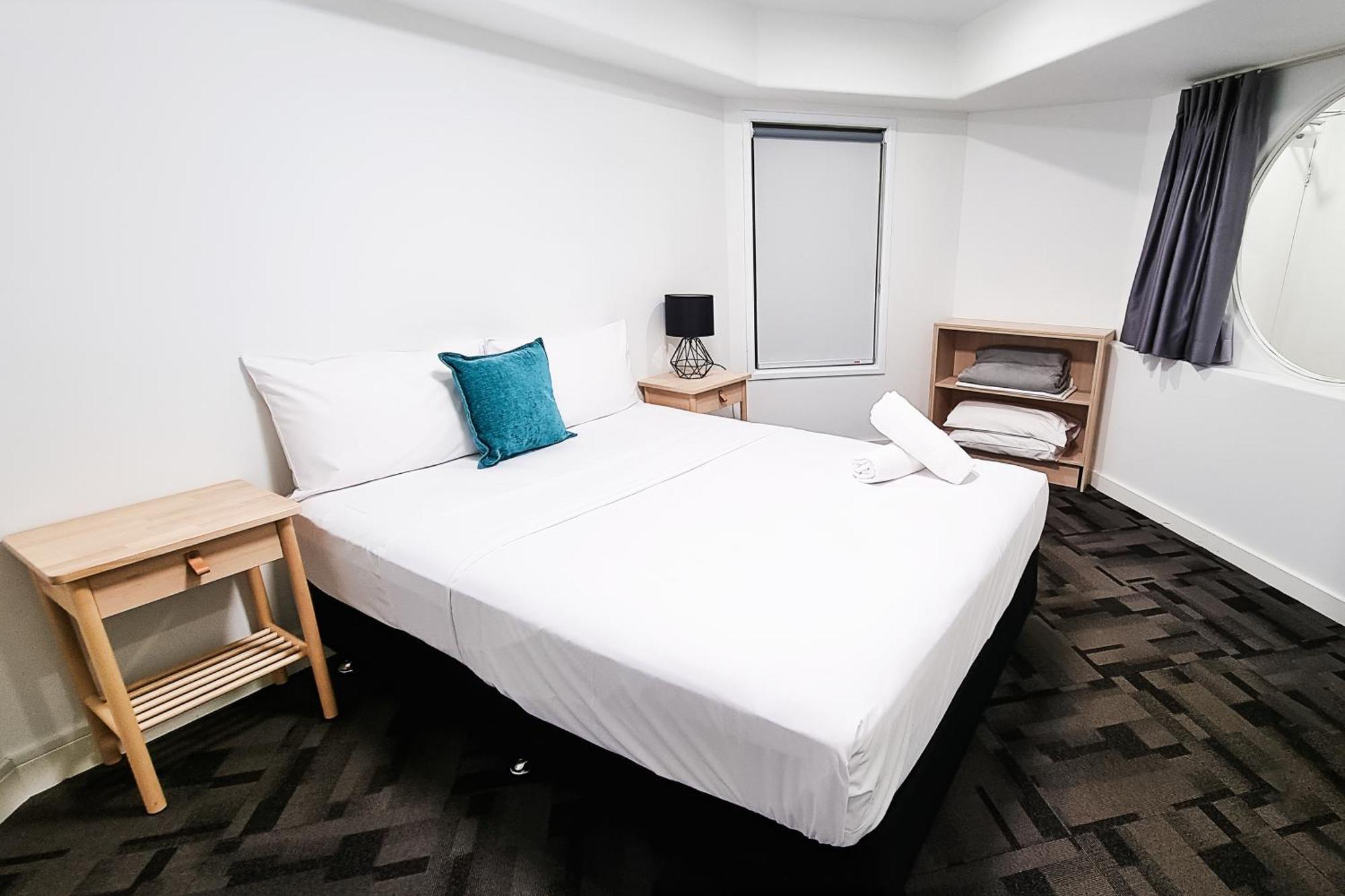 Tiki Hotel Apartments Surfers Paradise Голд-Кост Экстерьер фото