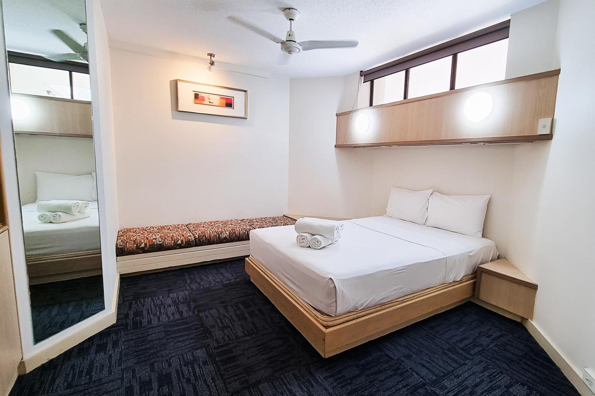 Tiki Hotel Apartments Surfers Paradise Голд-Кост Экстерьер фото