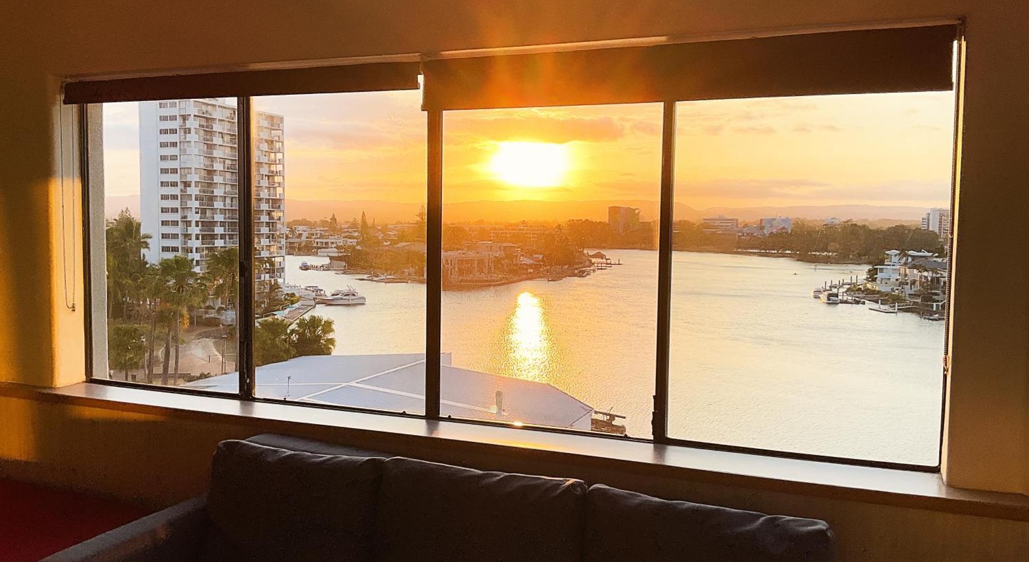 Tiki Hotel Apartments Surfers Paradise Голд-Кост Экстерьер фото