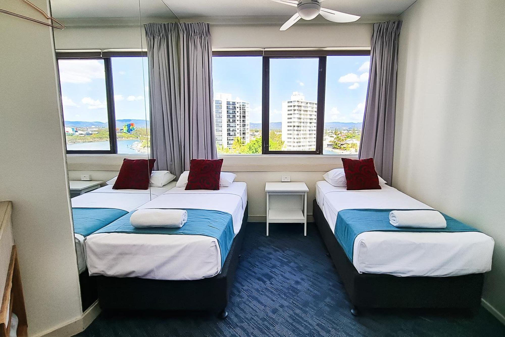 Tiki Hotel Apartments Surfers Paradise Голд-Кост Экстерьер фото