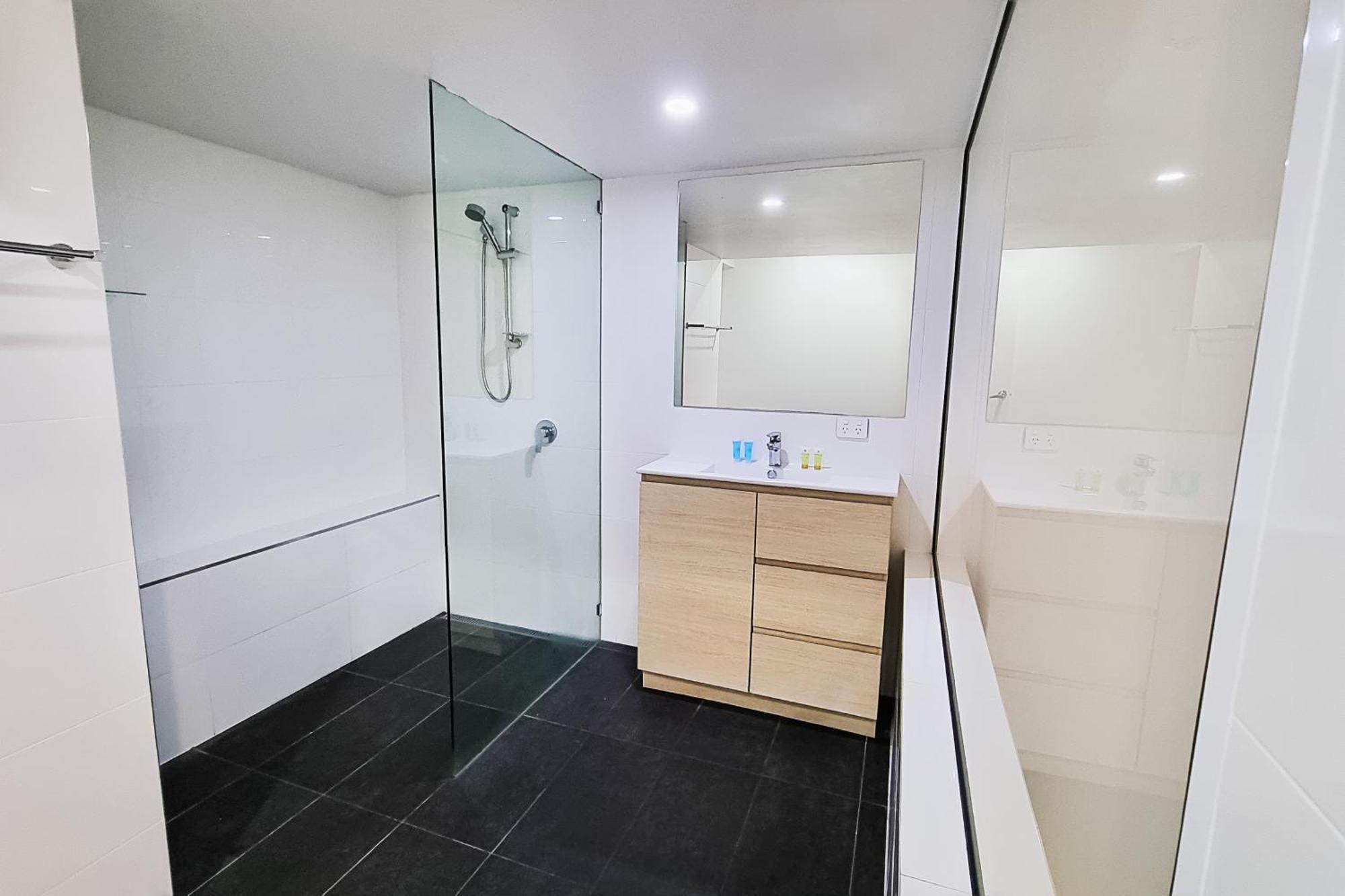 Tiki Hotel Apartments Surfers Paradise Голд-Кост Экстерьер фото