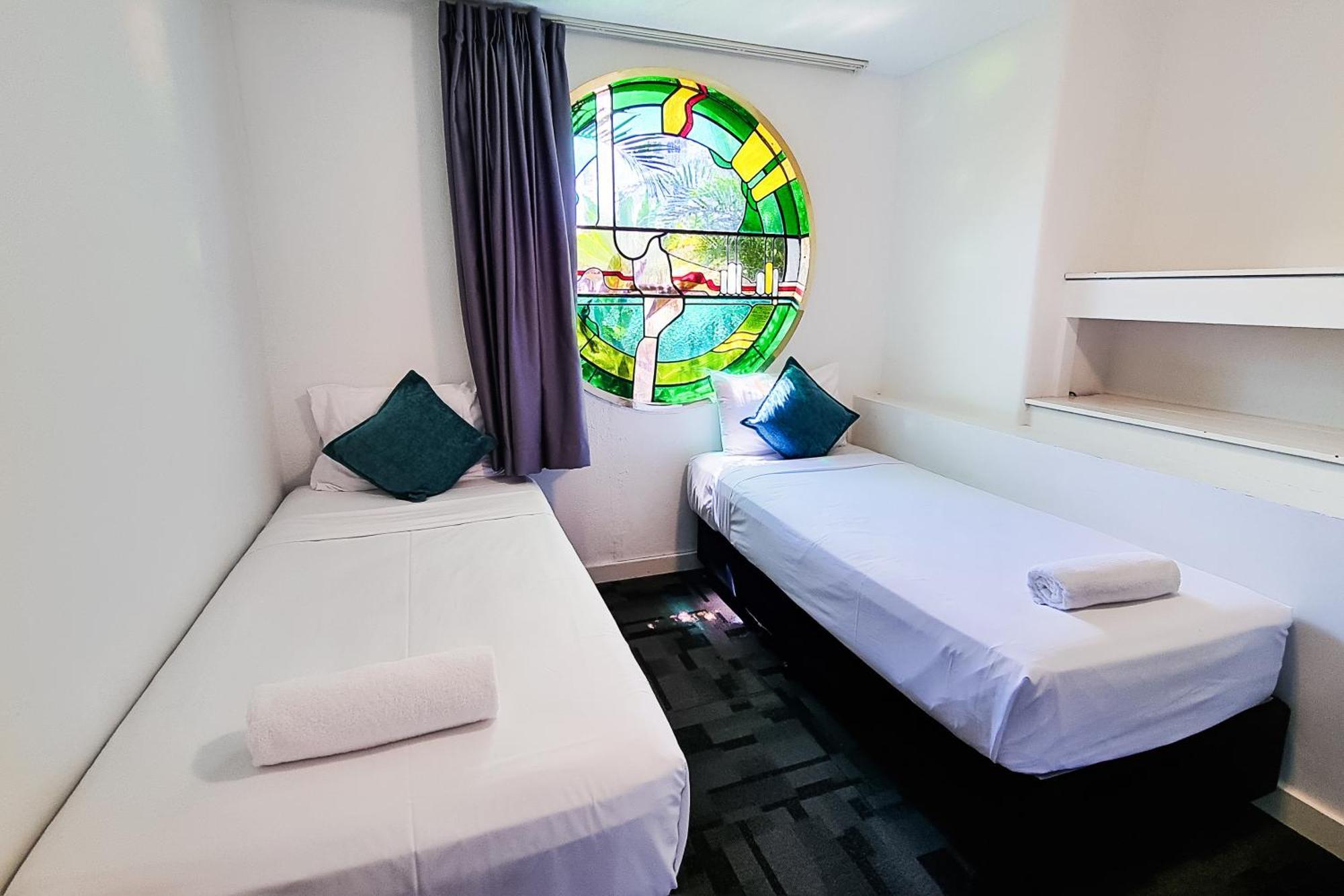 Tiki Hotel Apartments Surfers Paradise Голд-Кост Экстерьер фото