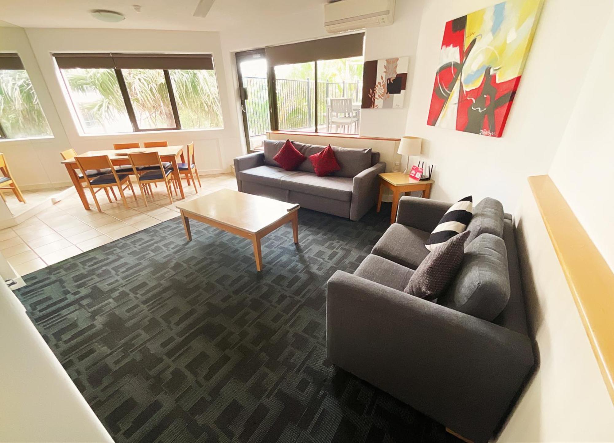 Tiki Hotel Apartments Surfers Paradise Голд-Кост Экстерьер фото