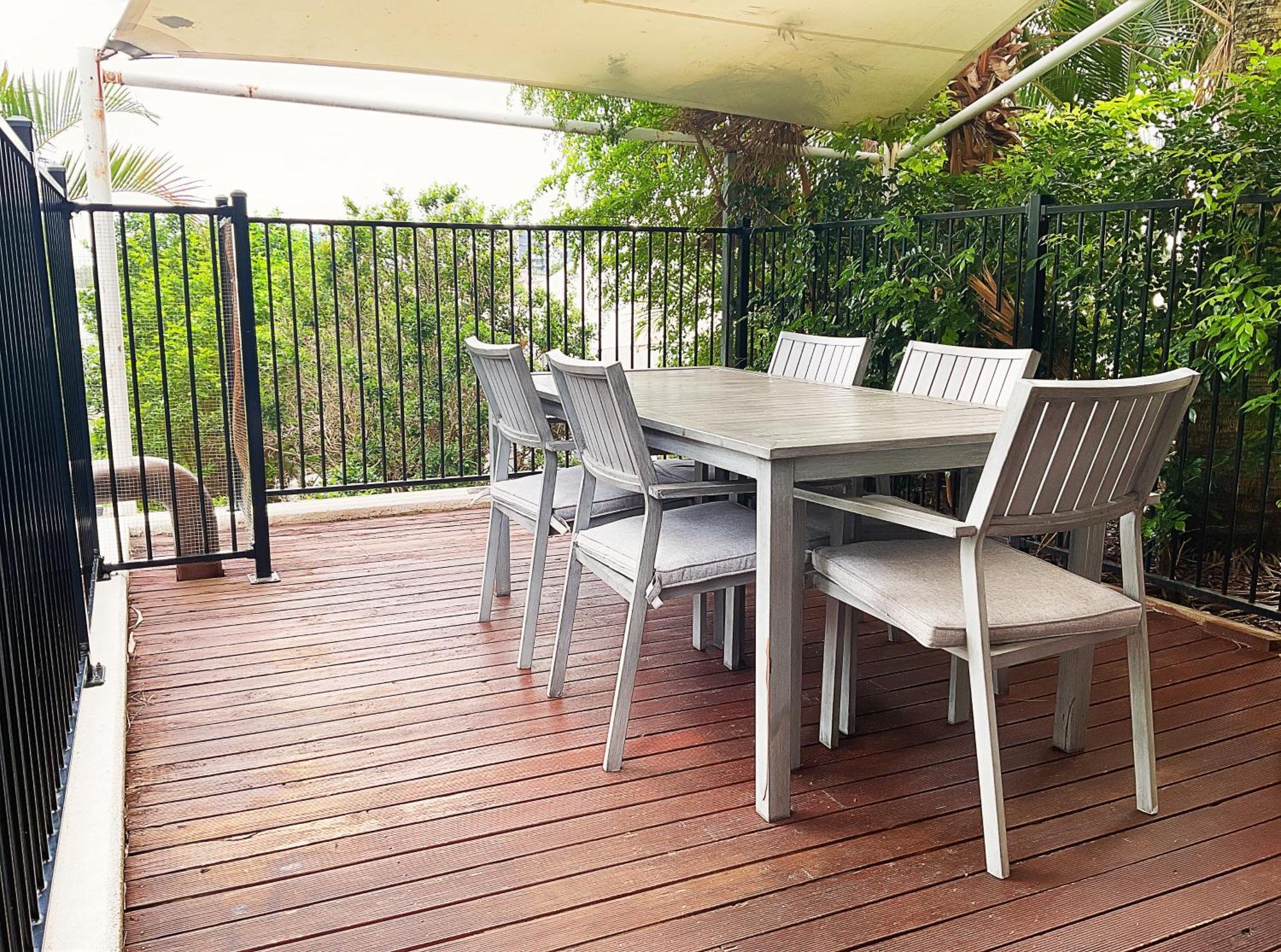 Tiki Hotel Apartments Surfers Paradise Голд-Кост Экстерьер фото
