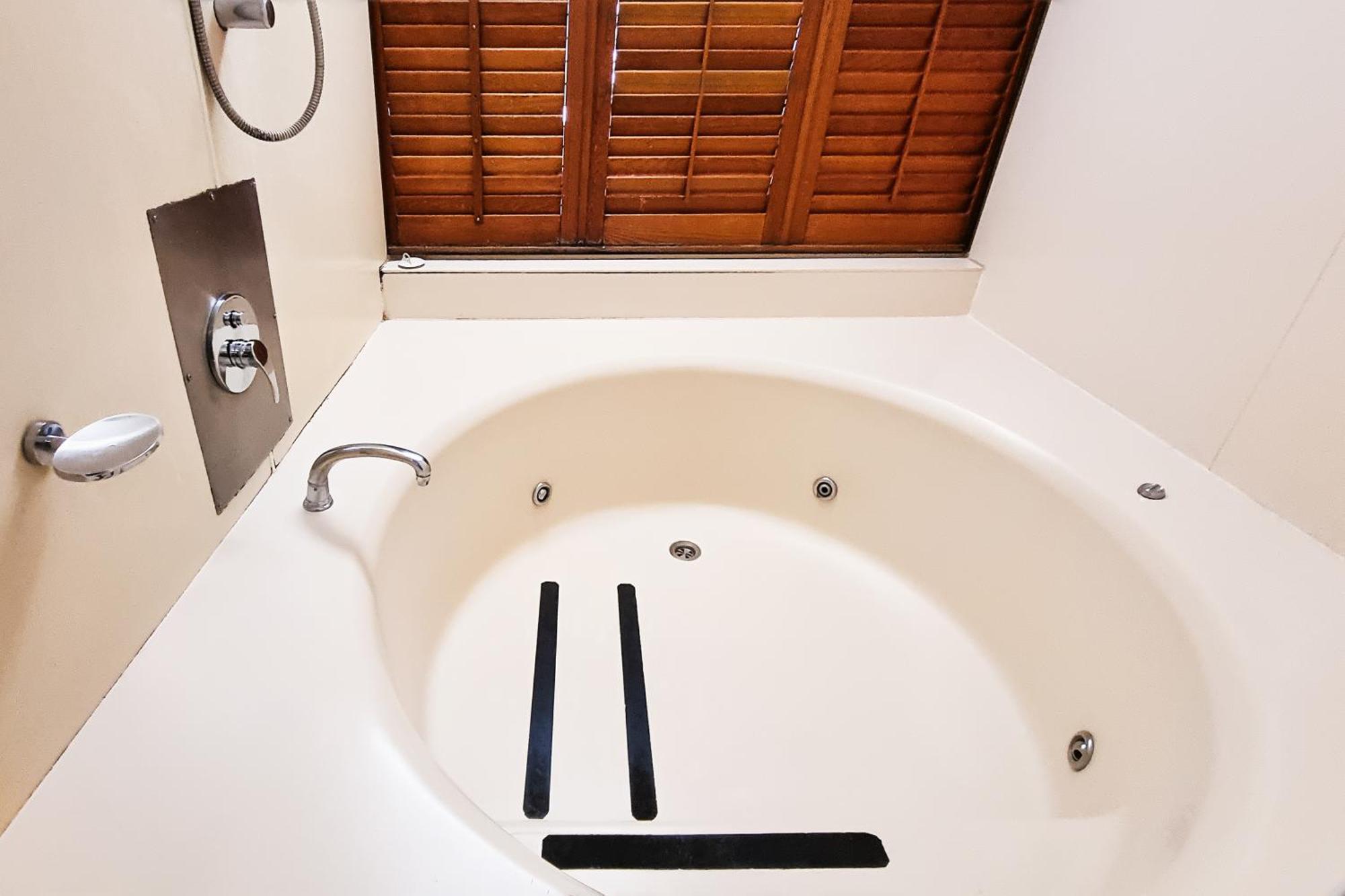 Tiki Hotel Apartments Surfers Paradise Голд-Кост Экстерьер фото