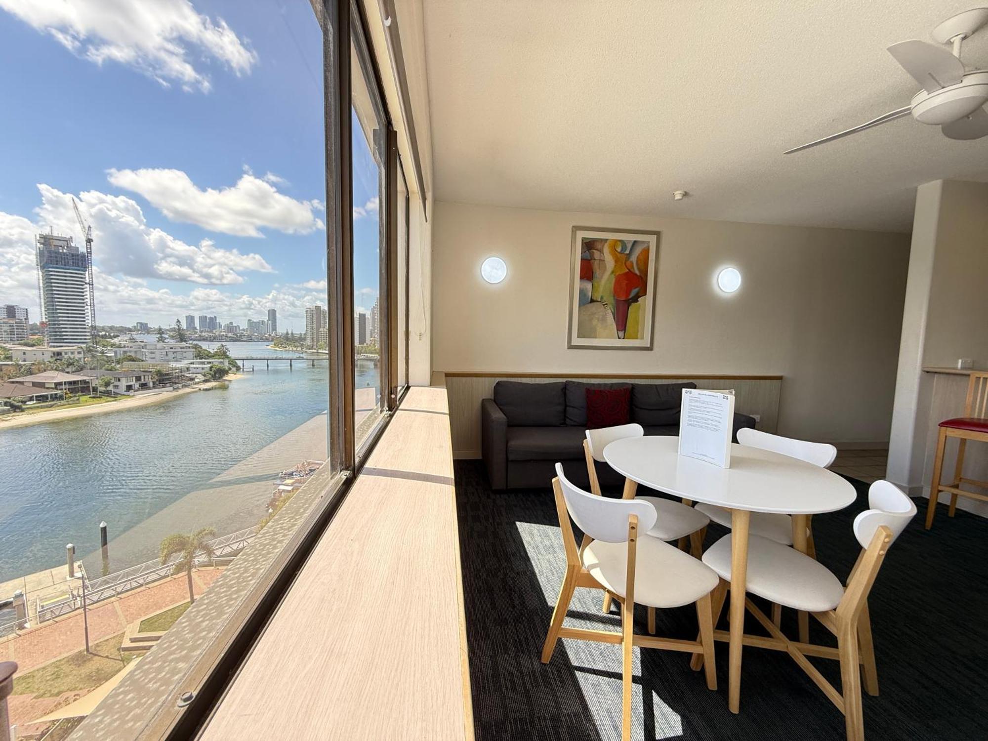 Tiki Hotel Apartments Surfers Paradise Голд-Кост Экстерьер фото