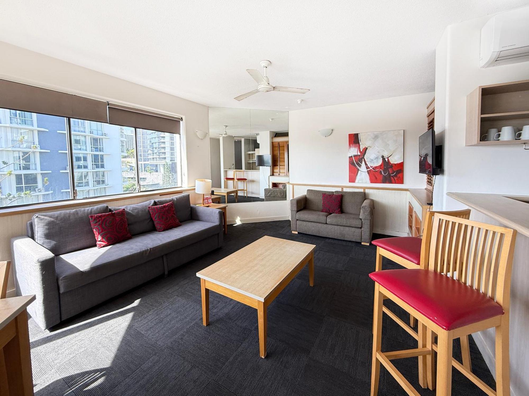 Tiki Hotel Apartments Surfers Paradise Голд-Кост Экстерьер фото