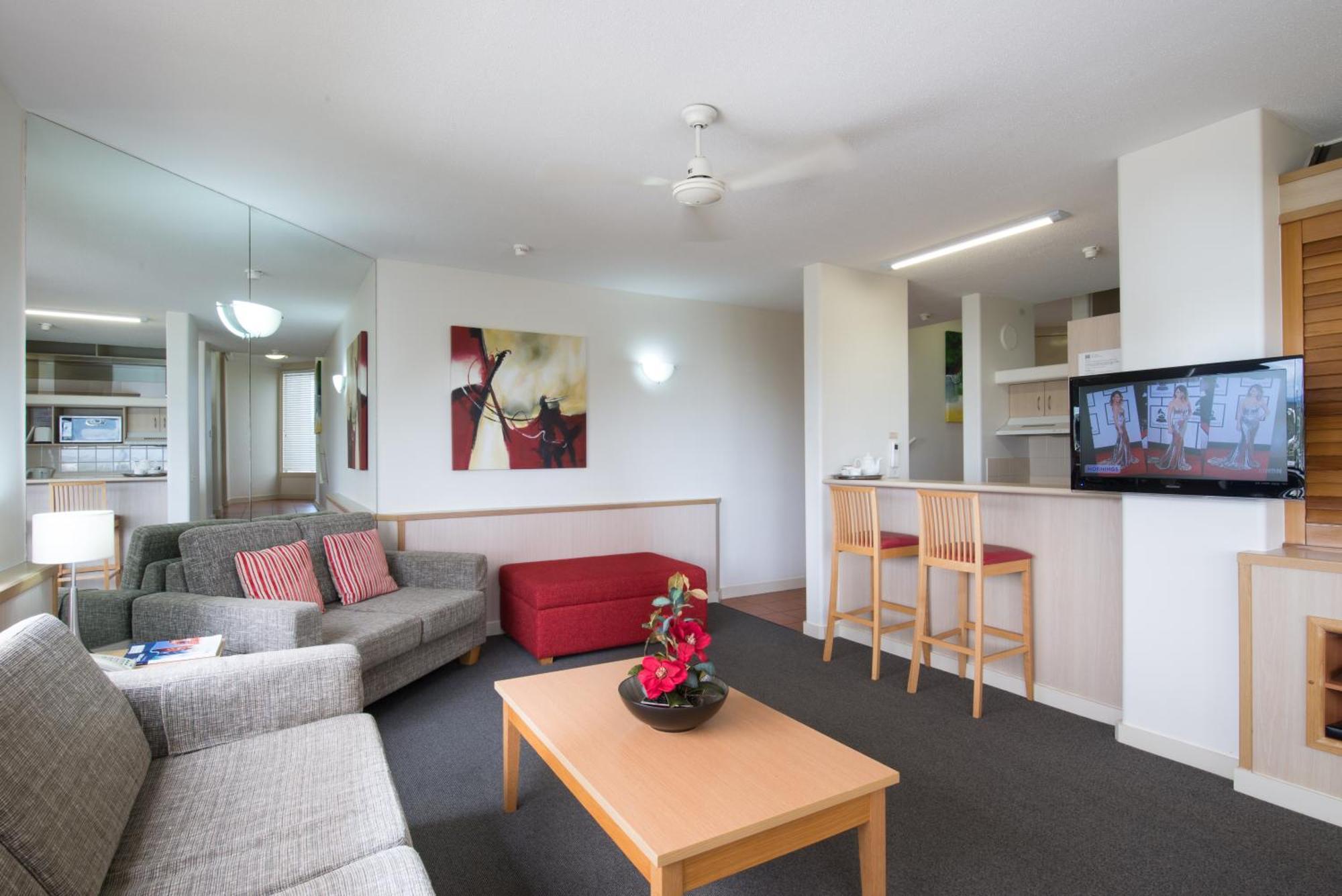 Tiki Hotel Apartments Surfers Paradise Голд-Кост Экстерьер фото
