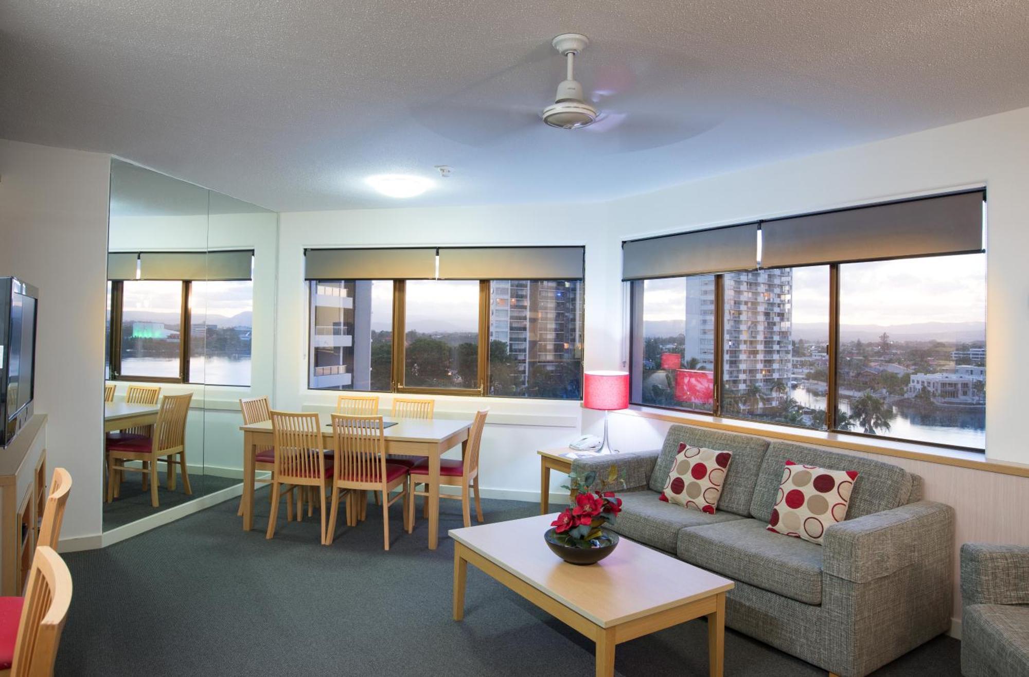 Tiki Hotel Apartments Surfers Paradise Голд-Кост Экстерьер фото