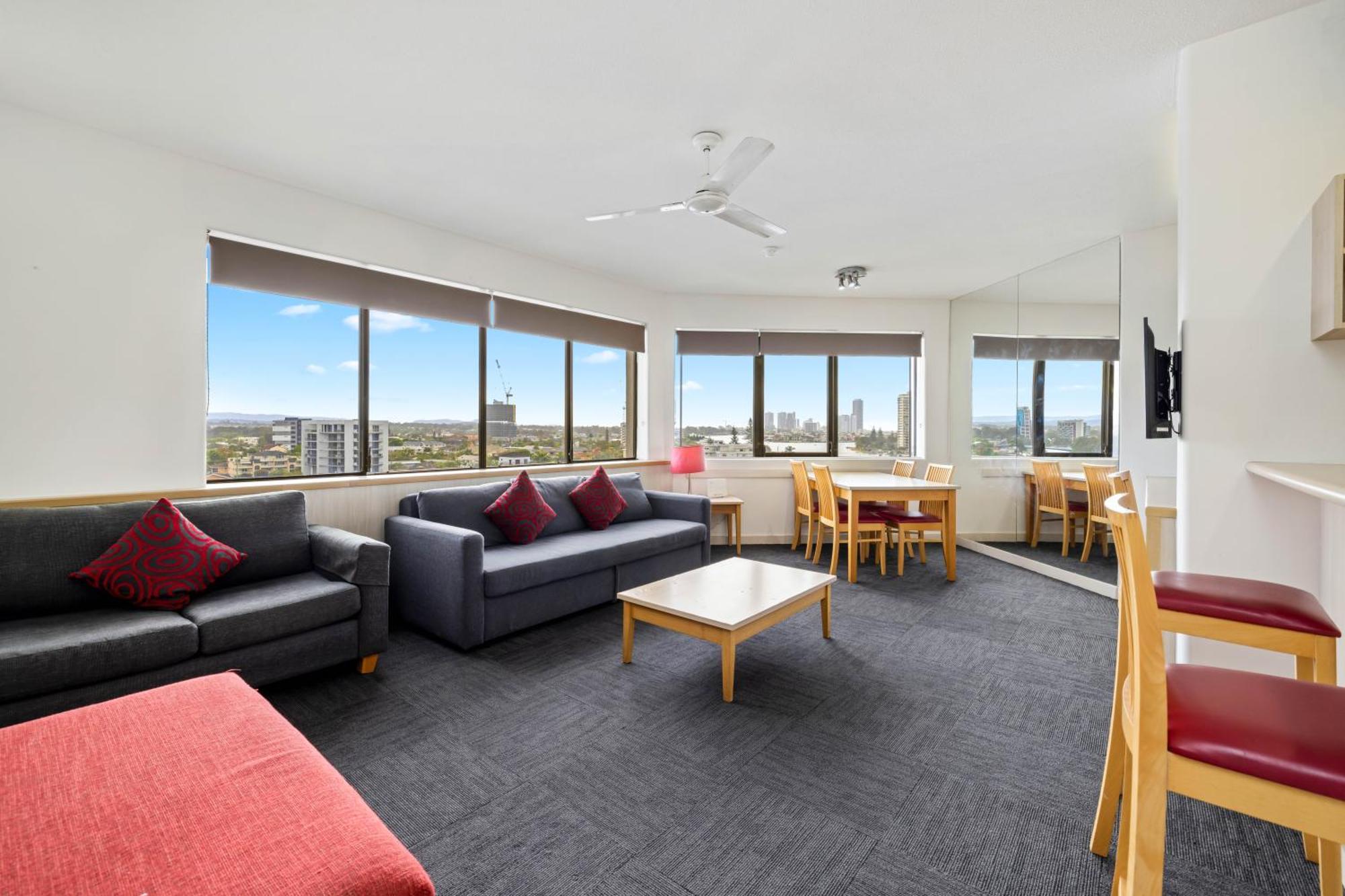 Tiki Hotel Apartments Surfers Paradise Голд-Кост Экстерьер фото