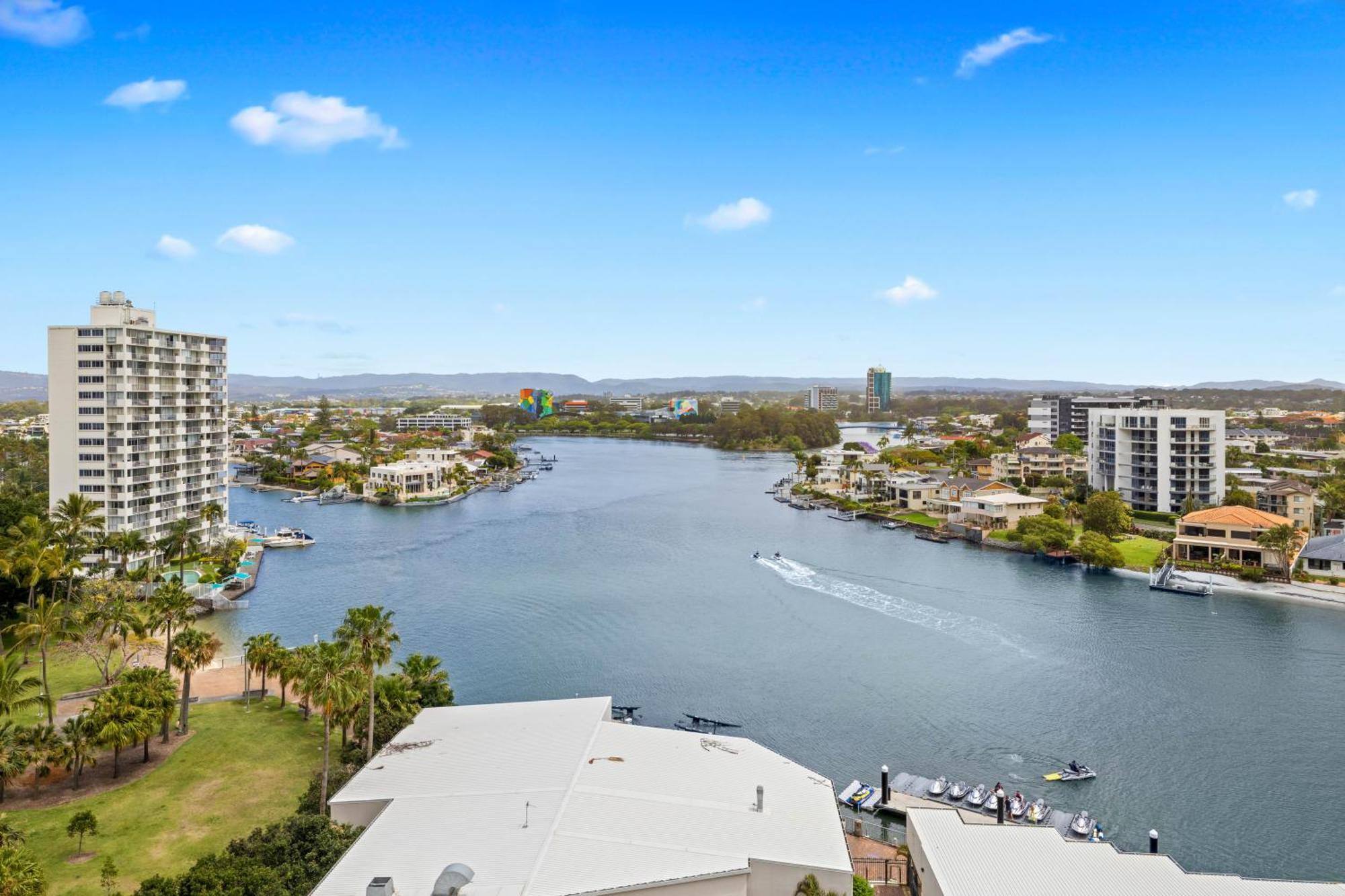 Tiki Hotel Apartments Surfers Paradise Голд-Кост Экстерьер фото