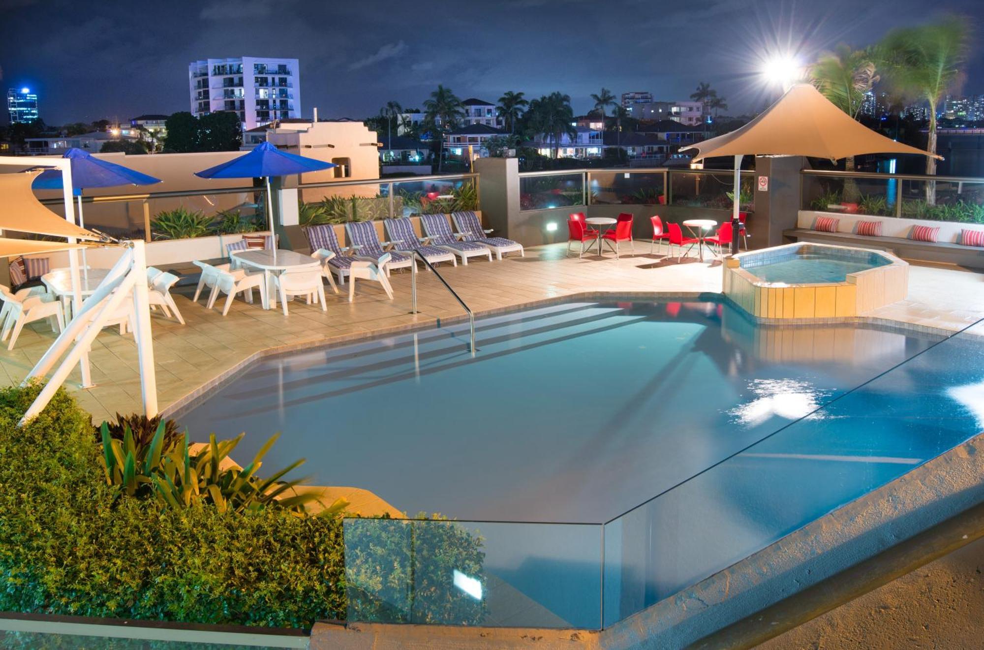 Tiki Hotel Apartments Surfers Paradise Голд-Кост Экстерьер фото