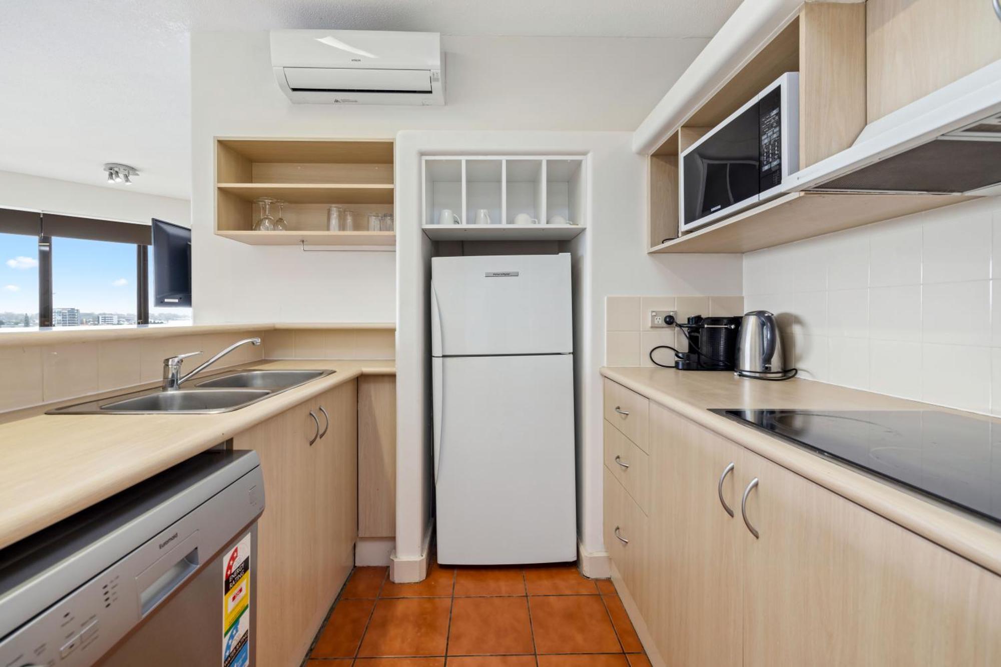 Tiki Hotel Apartments Surfers Paradise Голд-Кост Экстерьер фото