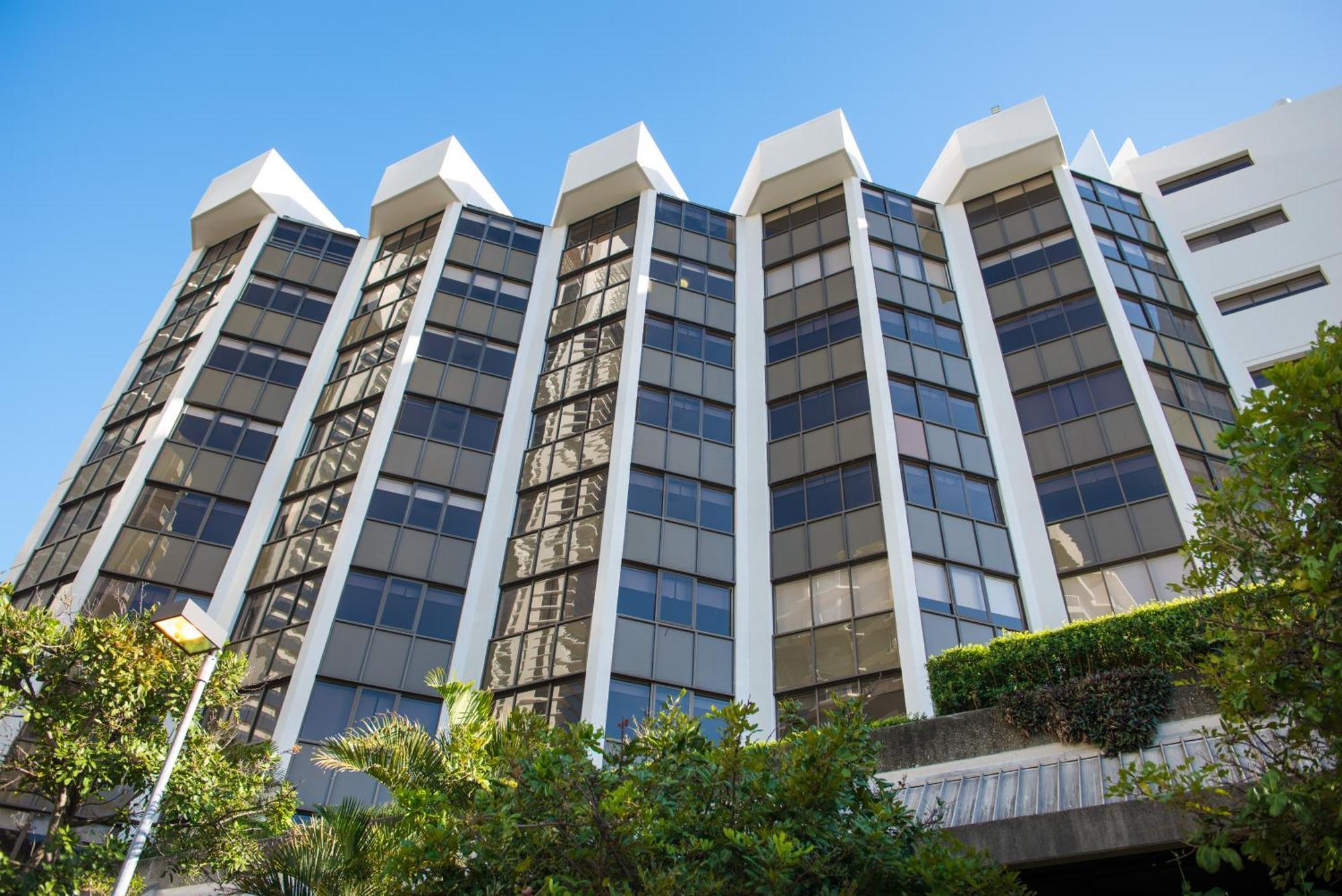 Tiki Hotel Apartments Surfers Paradise Голд-Кост Экстерьер фото