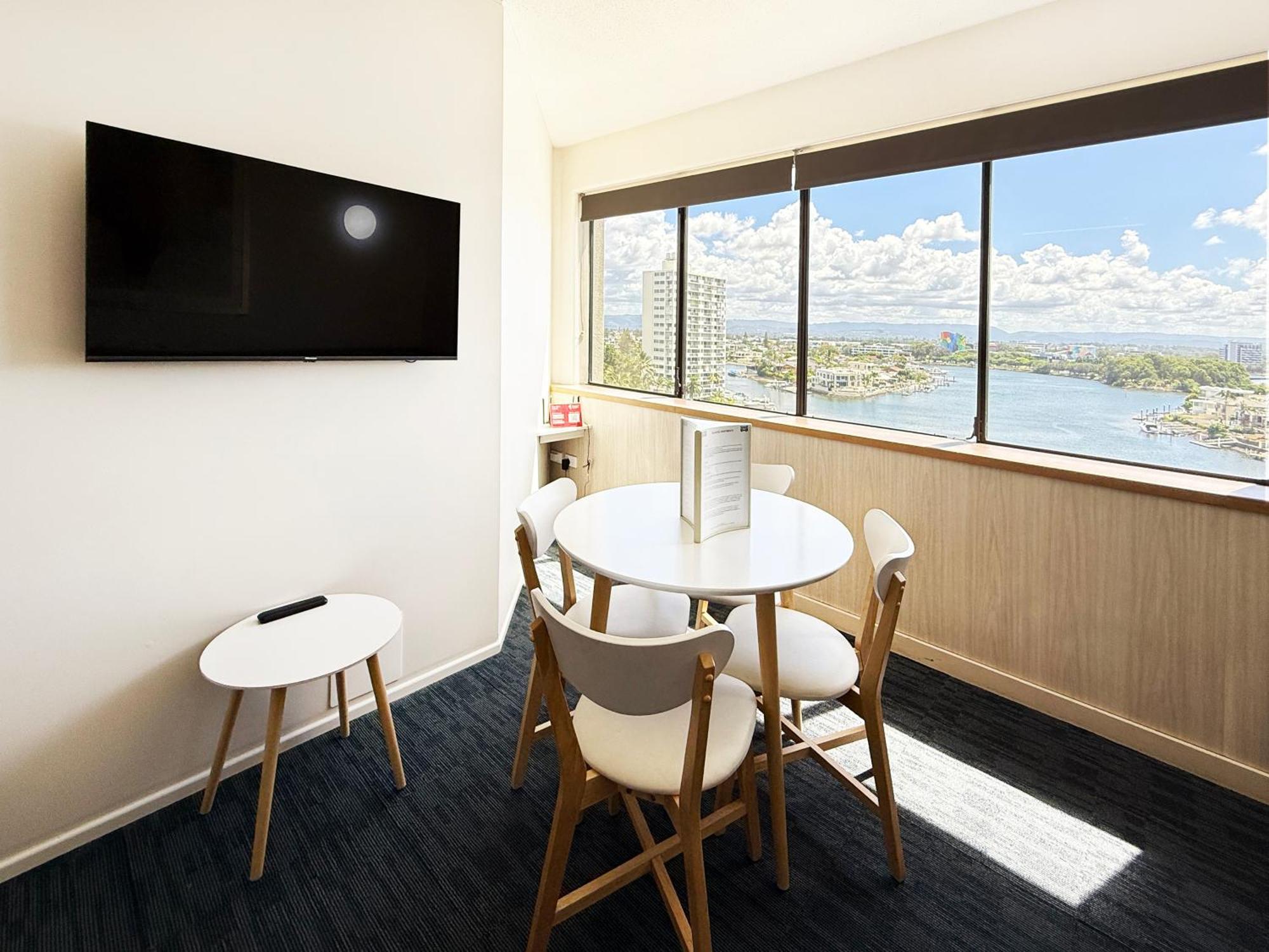 Tiki Hotel Apartments Surfers Paradise Голд-Кост Экстерьер фото