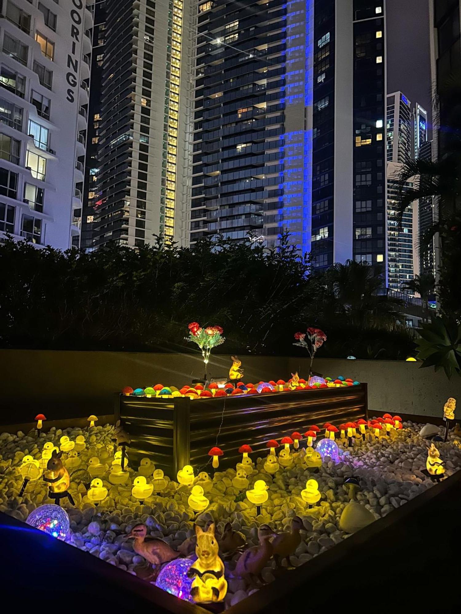 Tiki Hotel Apartments Surfers Paradise Голд-Кост Экстерьер фото