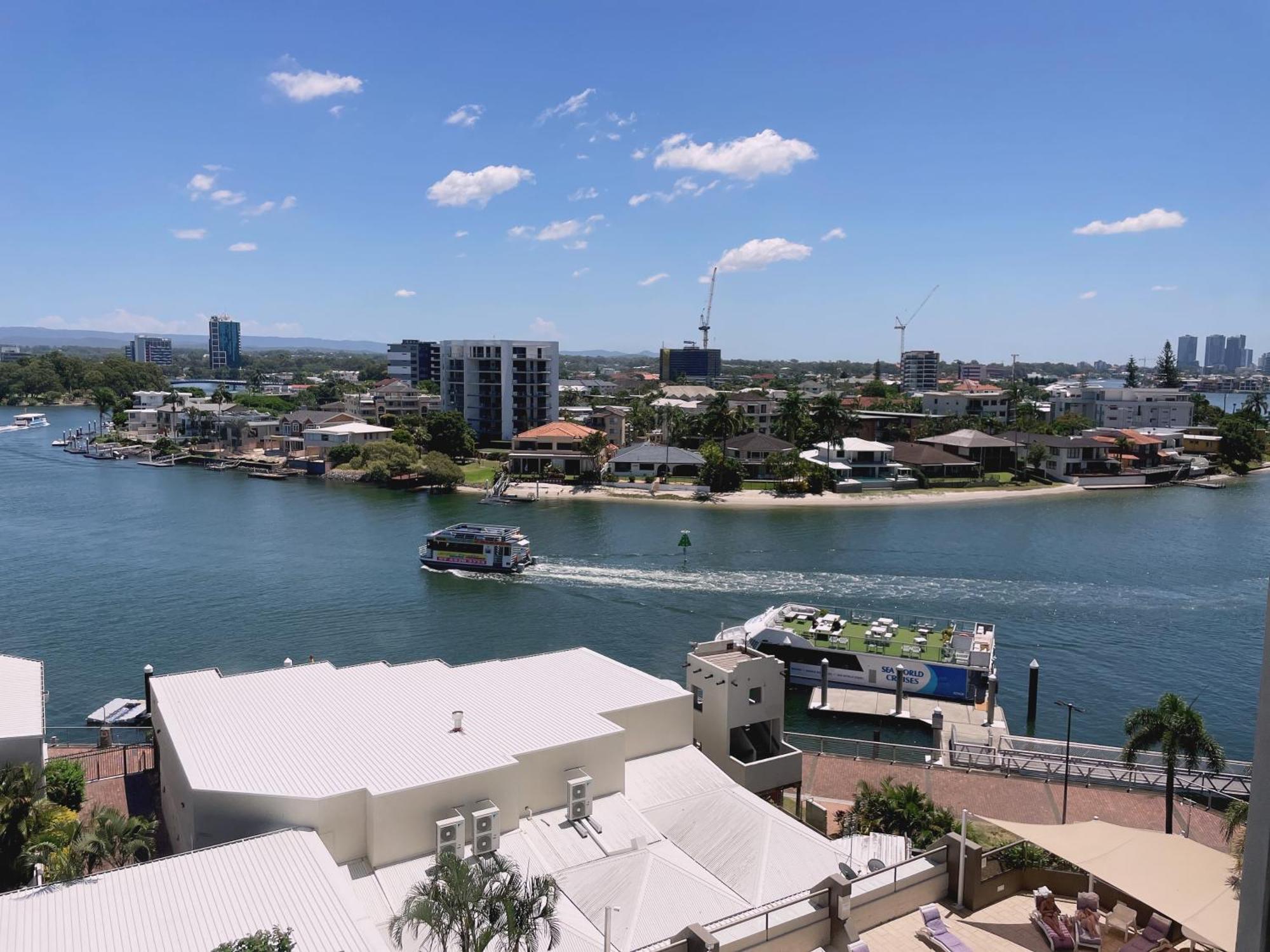 Tiki Hotel Apartments Surfers Paradise Голд-Кост Экстерьер фото