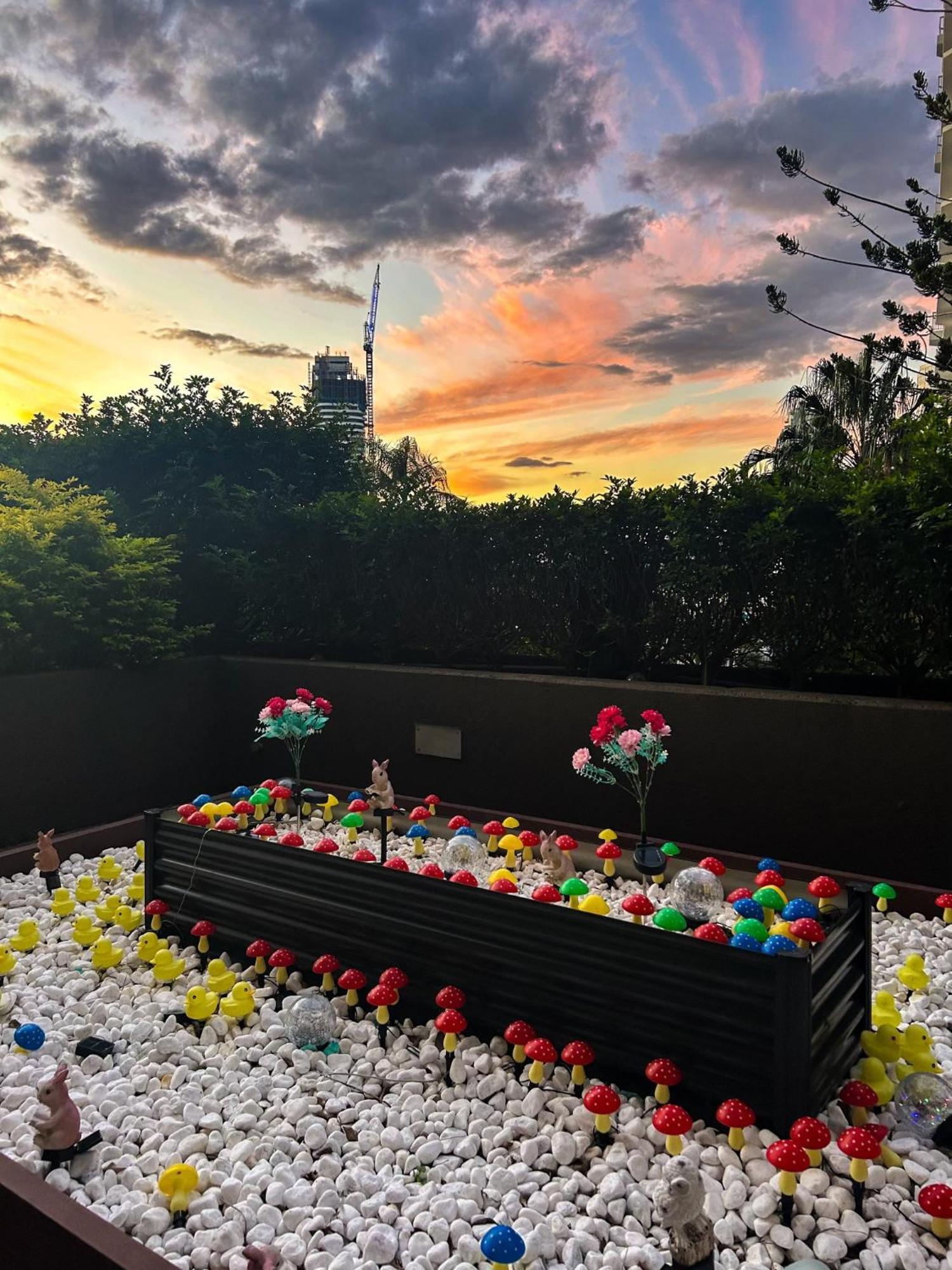 Tiki Hotel Apartments Surfers Paradise Голд-Кост Экстерьер фото
