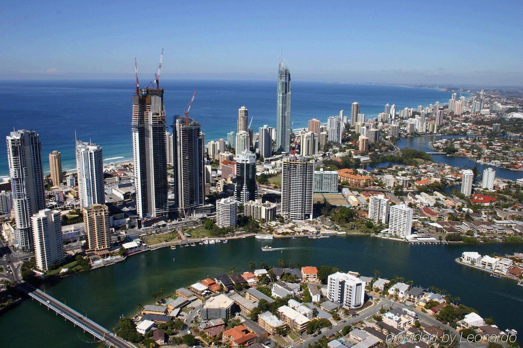 Tiki Hotel Apartments Surfers Paradise Голд-Кост Экстерьер фото