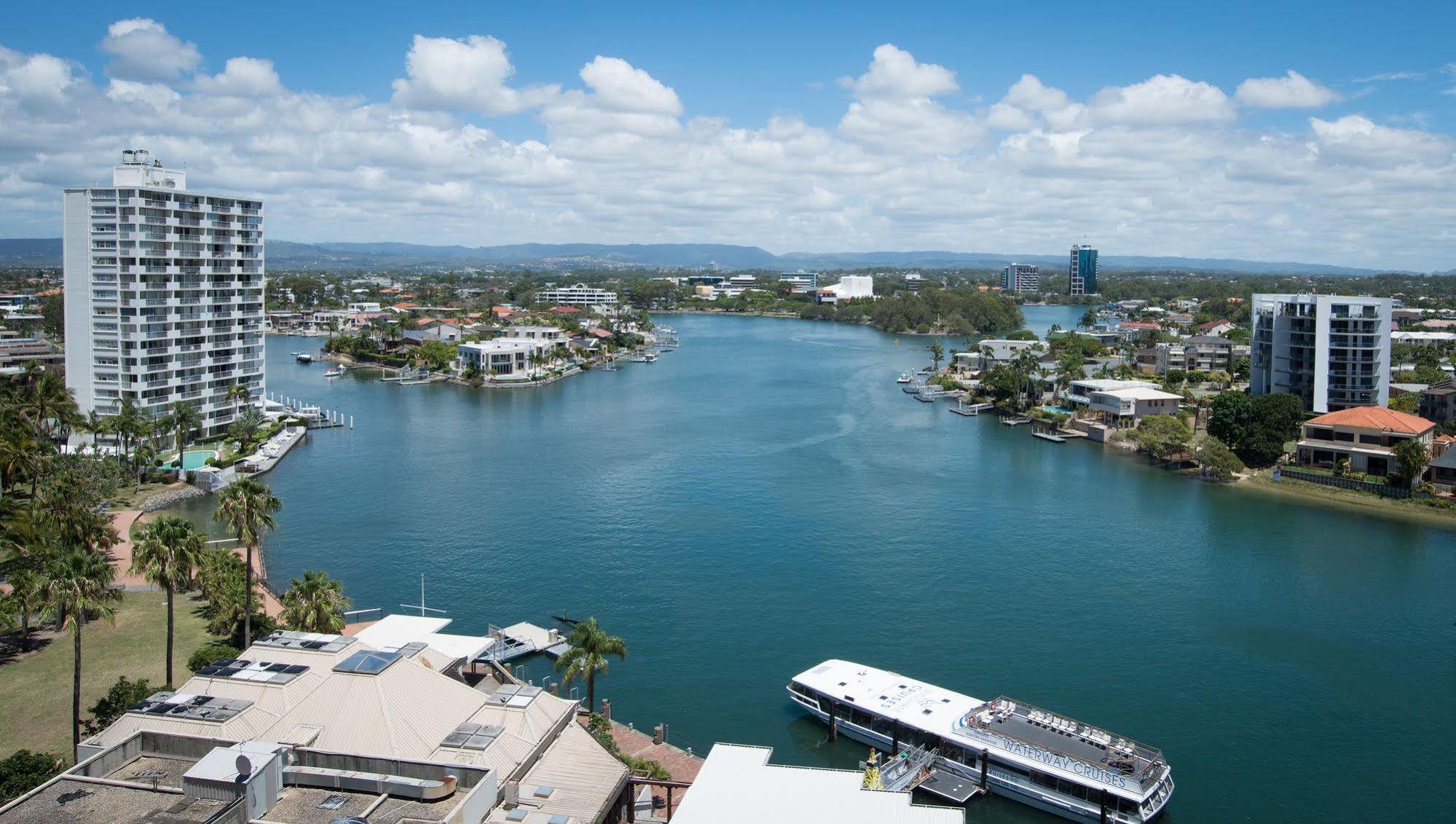 Tiki Hotel Apartments Surfers Paradise Голд-Кост Экстерьер фото