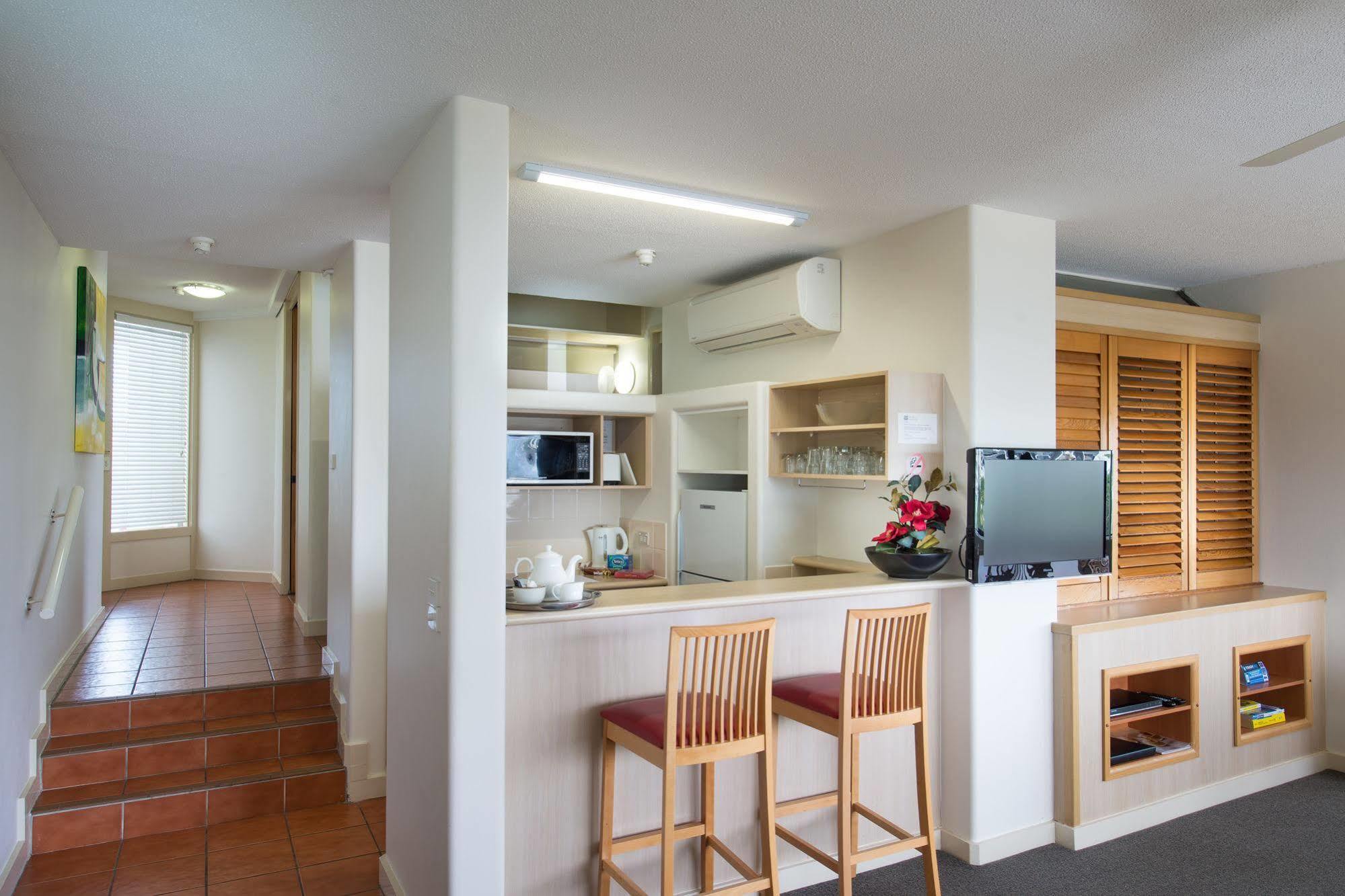 Tiki Hotel Apartments Surfers Paradise Голд-Кост Экстерьер фото