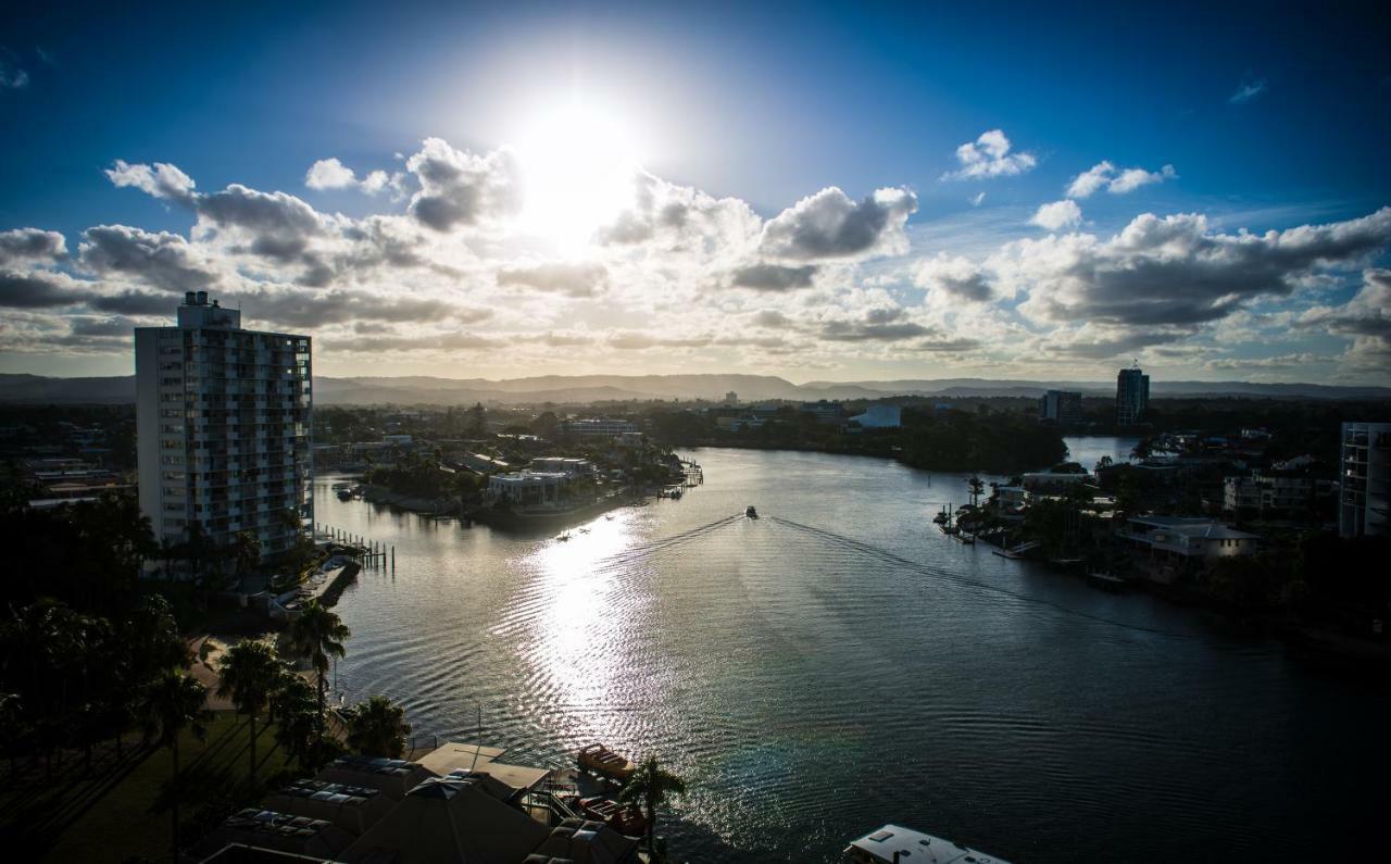 Tiki Hotel Apartments Surfers Paradise Голд-Кост Экстерьер фото